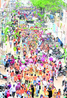 ● జానపద కళాకారులు.. ఆ వేషాలు ఎక్కడ నాయకా? ● వేపాకు తోరణ2