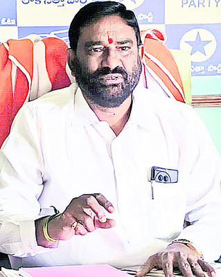 పత్రికా స్వేచ్ఛపై దాడి సరికాదు.. 1