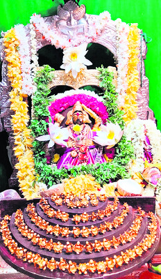 పైడితల్లి అమ్మవారికి స్వర్ణ పుష్పార్చన 2