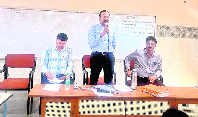 ఉపాధ్యాయుల సమస్యలు పరిష్కరించాలి2