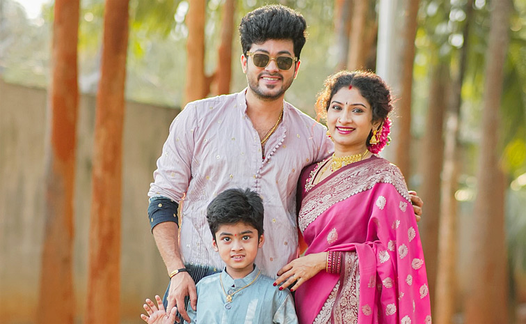 Have you seen The family of serial Actress Vishnupriya? Photos11