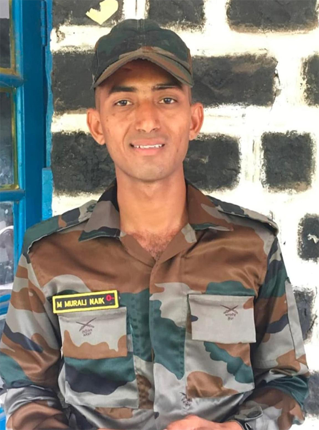 Photos Of Indian Army Jawan Murali Nayak Passed Away In Pakistan War9