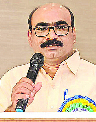 విజయవాడ సత్యనారాయణపురానికి చెందిన సురేష్ సాధారణ విద్యా1
