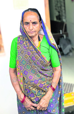అమ్మ.. సృష్టికి మూలం. పదాలు తెలియని పెదవులకు ఓ అమృతం. ప1