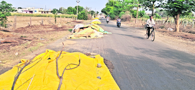 కలెక్టర్ చెప్పినా కరుణించరా? 1