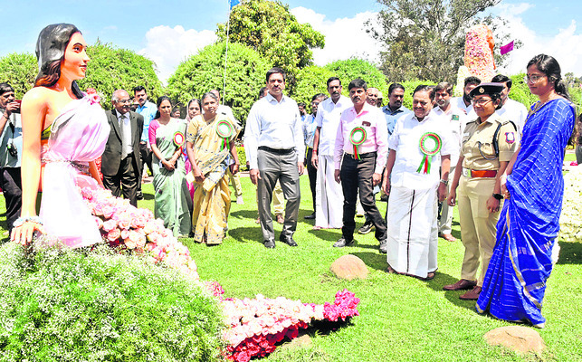 అలరించిన ఊటీ రోజ్ షో 1