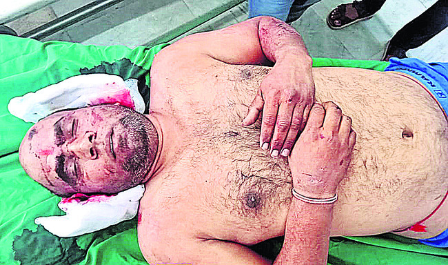 కారు అదుపుతప్పి ముగ్గురు దుర్మరణం 3