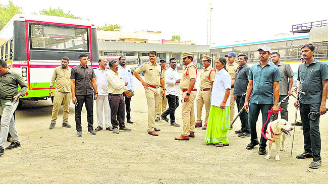 ప్రజలు అప్రమత్తంగా ఉండాలి● గోదావరిఖని ఏసీపీ రమేశ్‌
1