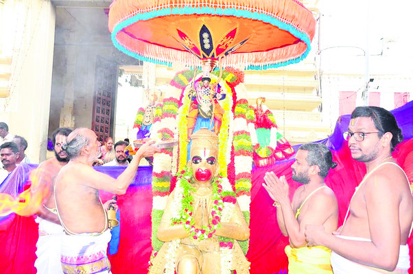 నేత్రపర్వం.. ఎదుర్కోలు ఉత్సవం1