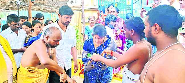 వైభవంగా ధ్వజారోహణం1