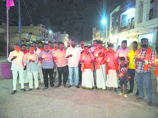 వీర జవాన్లకు ఘన నివాళి 
1