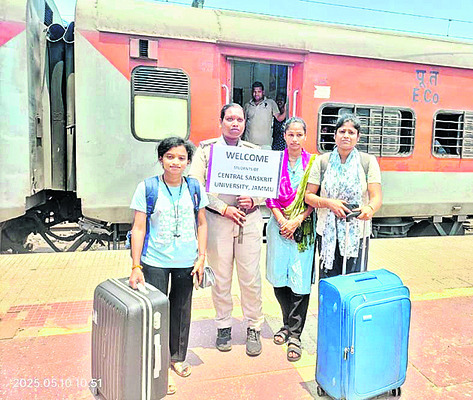 త్వరగా మా ఇంటికి చేర్చండి1