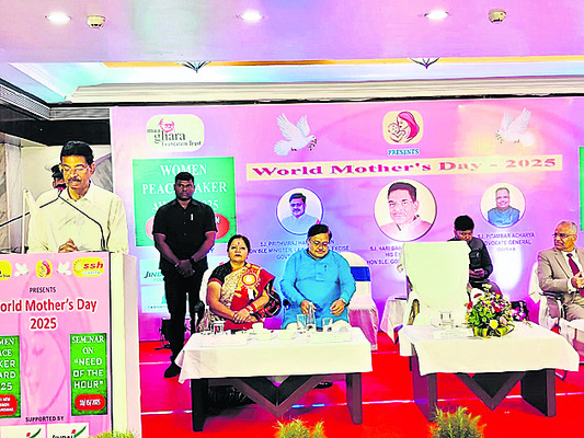 హేమలతకు శాంతిదూత అవార్డు1