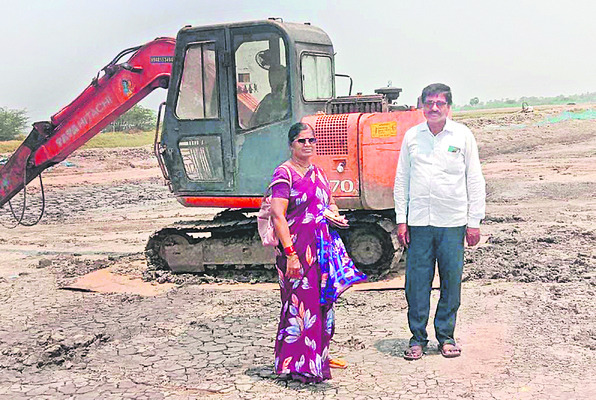 చెరువు తవ్వకాలు నిలిపివేత 2