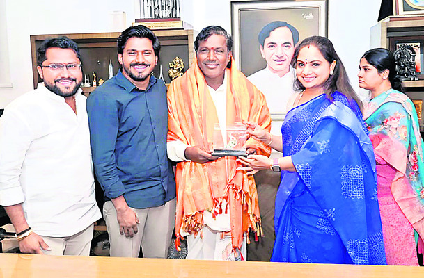సైనికులకు ఆశీర్వచనాలతో ప్రత్యేక పూజలు1