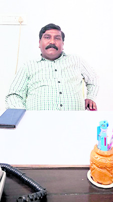 చెరువులో చేపలు.. అడవిలో చిటిమిటి పండ్లు 1