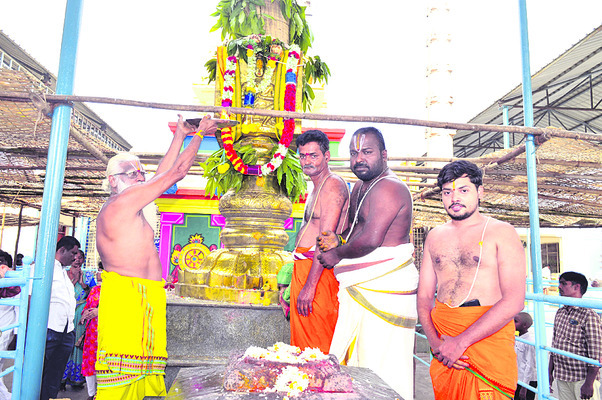 శాస్త్రోక్తంగా ధ్వజారోహణం 1