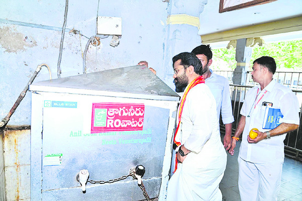 జల్లు స్నానాలకూ అవకాశం లేదు ! 1