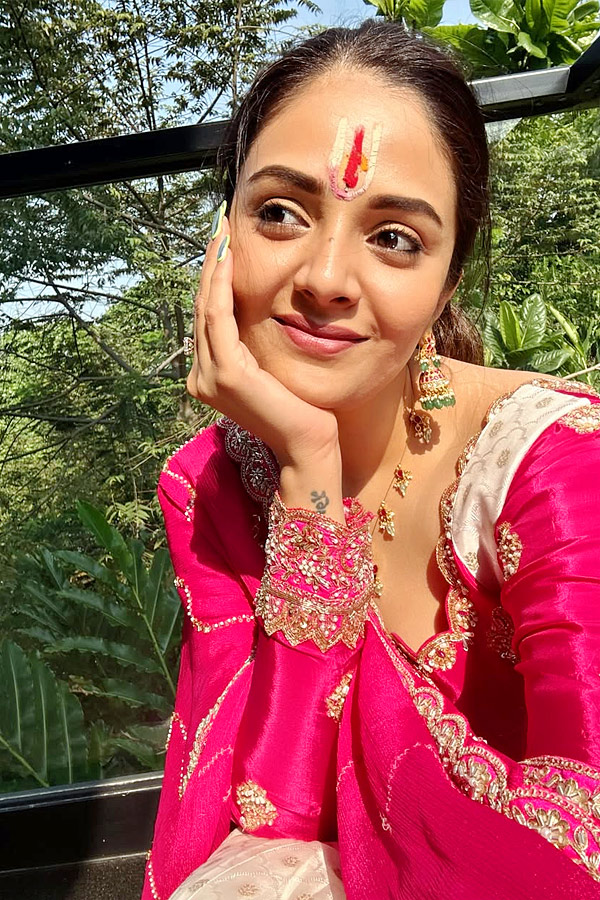 Anchor Sreemukhi Visits Tirumala Temple Photos5