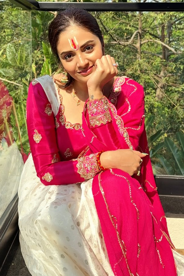 Anchor Sreemukhi Visits Tirumala Temple Photos6