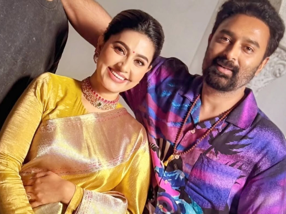 Sneha Prasanna celebrate 13th wedding Anniversary Photos4