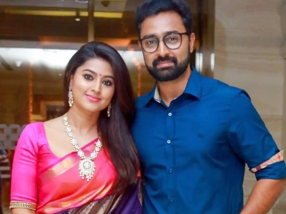 Sneha Prasanna celebrate 13th wedding Anniversary Photos6