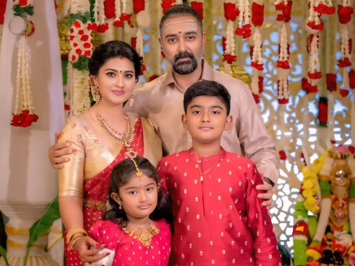 Sneha Prasanna celebrate 13th wedding Anniversary Photos10
