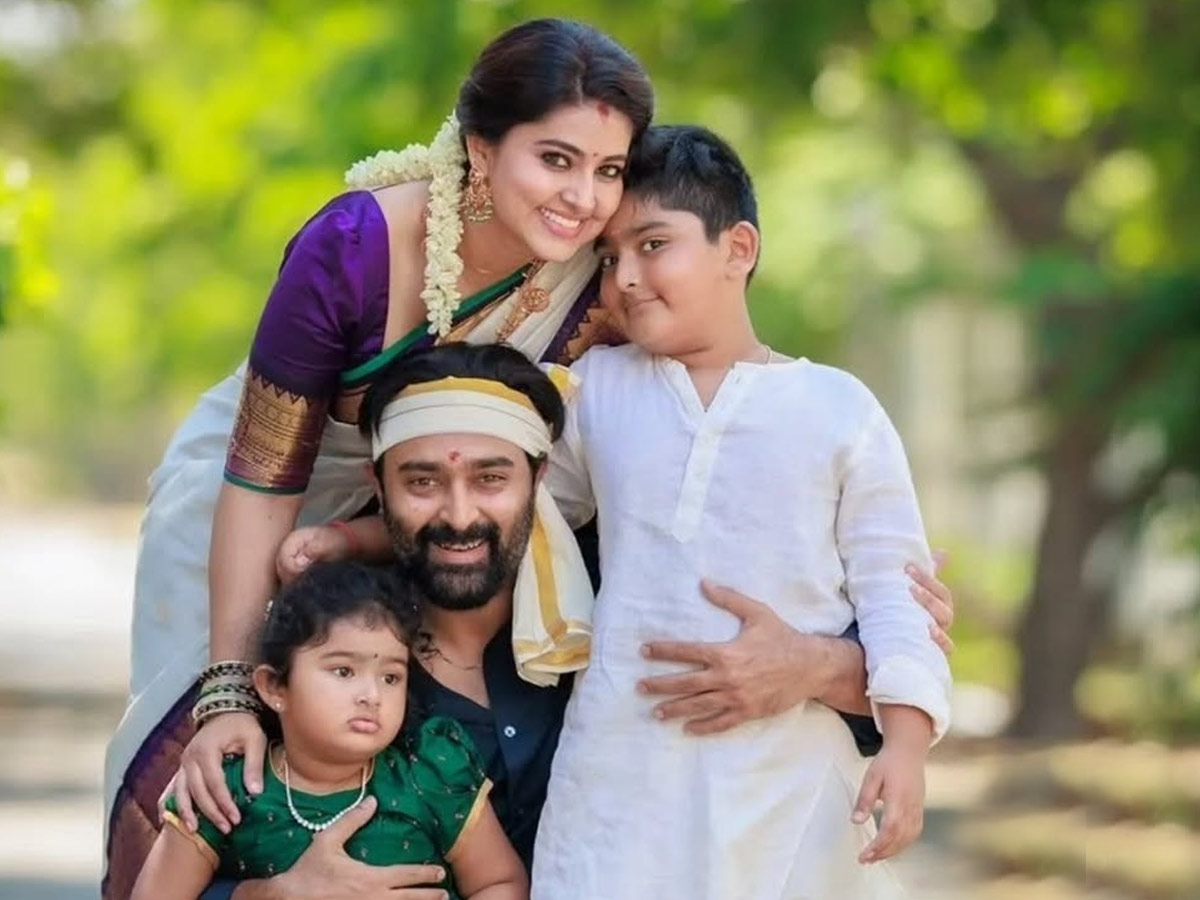 Sneha Prasanna celebrate 13th wedding Anniversary Photos11