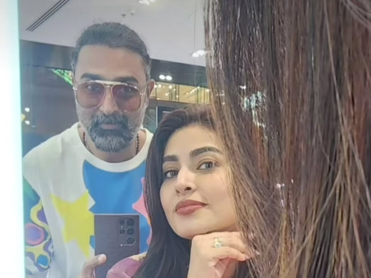 Sneha Prasanna celebrate 13th wedding Anniversary Photos13