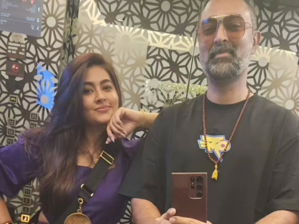 Sneha Prasanna celebrate 13th wedding Anniversary Photos14