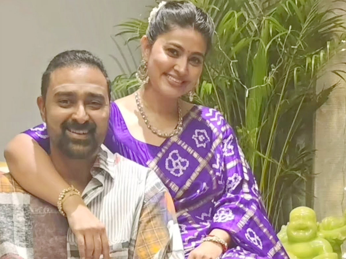 Sneha Prasanna celebrate 13th wedding Anniversary Photos15