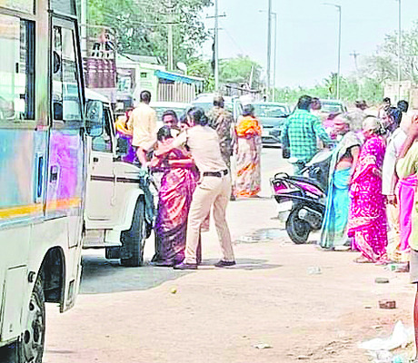 అంకమ్మ తల్లి కొలుపులకు రాజకీయ గ్రహణం2