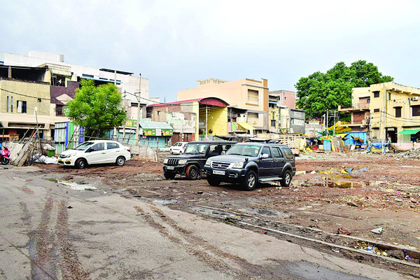 అస్తవ్యస్తంగా రాజ కాలువలు 1
