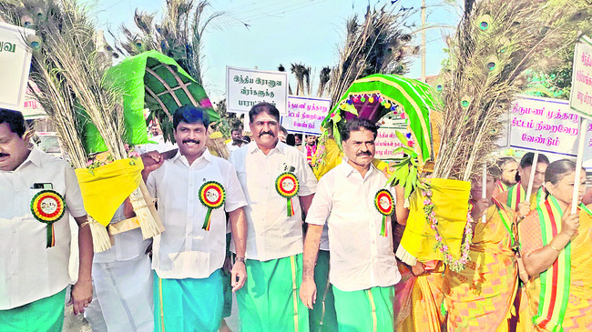 1,008 పాల బిందెలతో ఊరేగింపు1