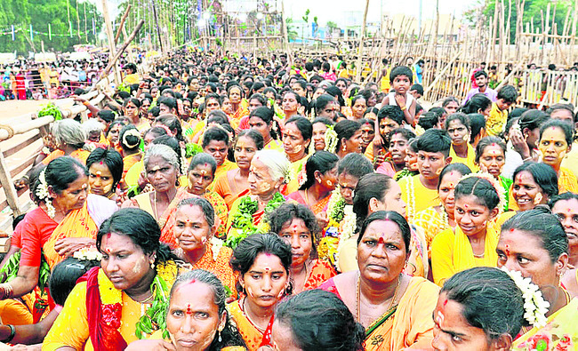 కోలాహలం..అగ్నిగుండ వసంతోత్సవం 1
