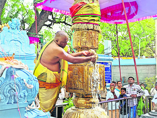 భక్తిశ్రద్ధలతో ధ్వజారోహణం1