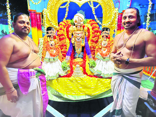 లాహిరి..లాహిరి..లాహిరిలో.. 1