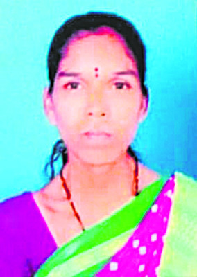 ఆడుకుంటూ ఇనుప చువ్వలకు తగిలి1