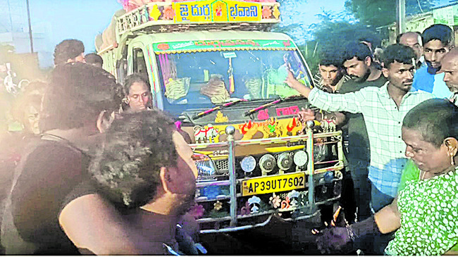 రోడ్డు ప్రమాదంలో వ్యక్తి దుర్మరణం 1