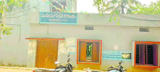 ఆకలితో అలమటిస్తున్నా... కనికరించరా...! 2