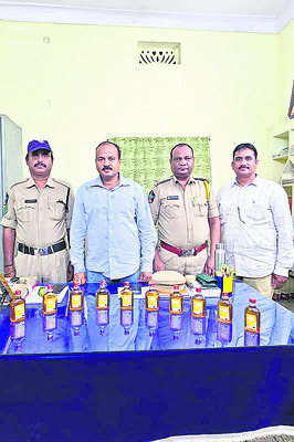 అనధికార మద్యం దుకాణాలపై దాడి1