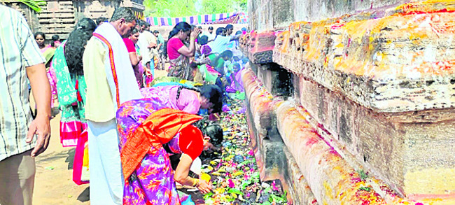 దేవాలయాల్లో ప్రత్యేక పూజలు 1
