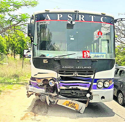 దైవదర్శనానికి వెళ్తూ ప్రమాదం1