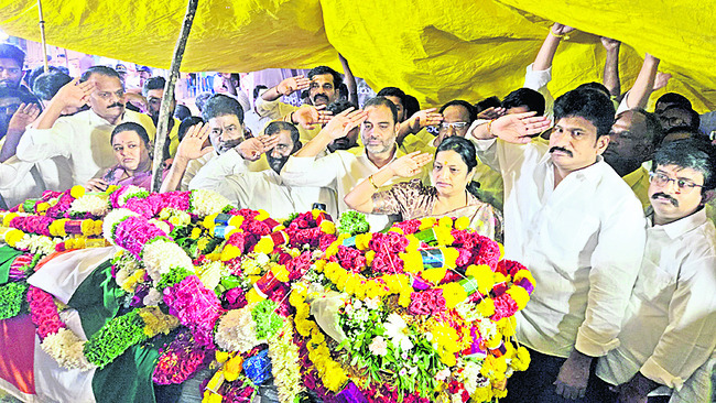 ప్రముఖుల నివాళి.. 1