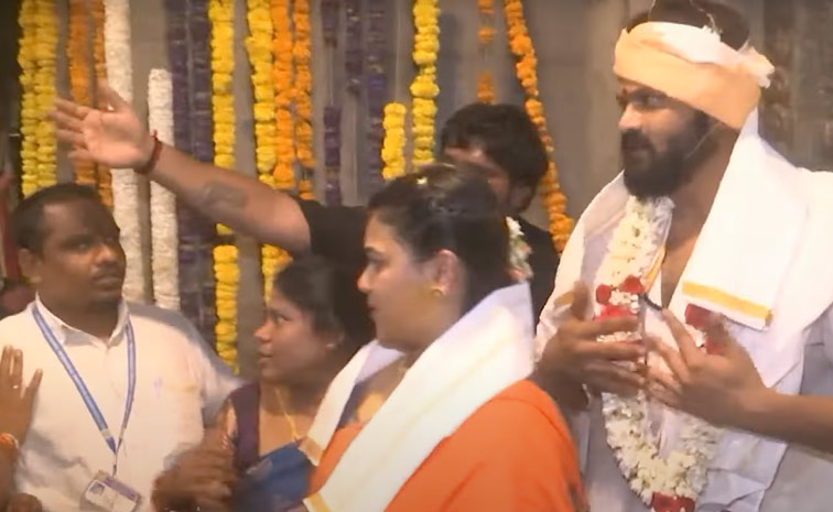 Manchu Manoj Couple Visited Gangamma Jatara At Tirupati Photos13