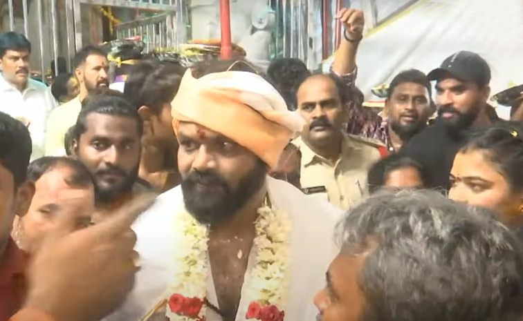 Manchu Manoj Couple Visited Gangamma Jatara At Tirupati Photos14