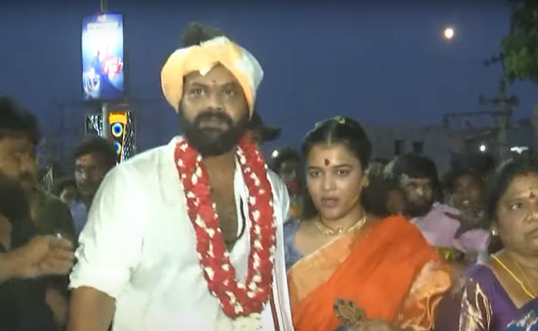 Manchu Manoj Couple Visited Gangamma Jatara At Tirupati Photos3