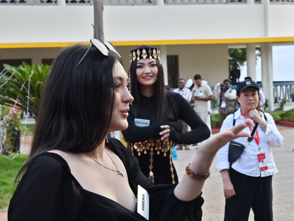 Miss World Contestants Visit Nagarjunasagar Buddhavanam Photos16