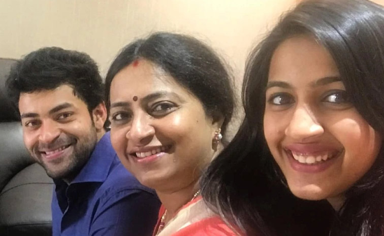 Mothers Day special.. Celebreties pose with their mothers Photos2