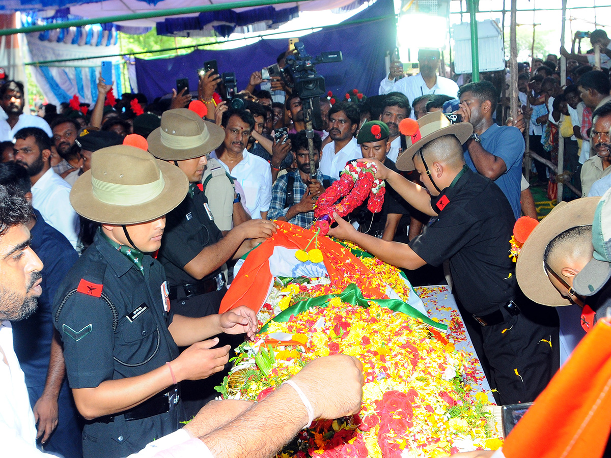 Operation Sindoor : Emotional Farewell to Martyr Murali Naik Photos16